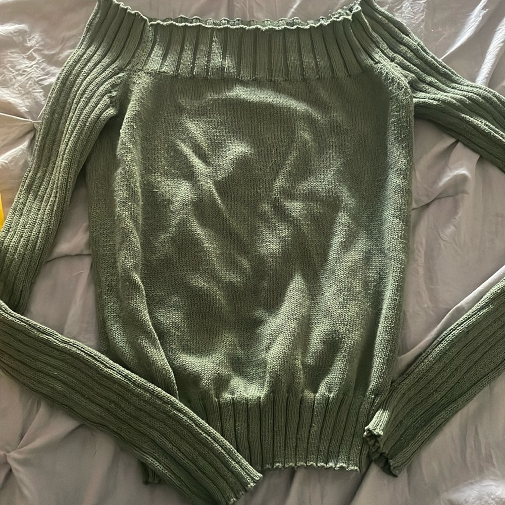 Cute shoulder shirt